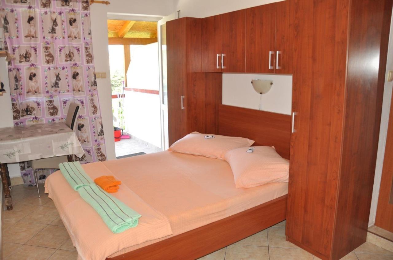 Apartments Bela - Sea View Lopar Exterior photo